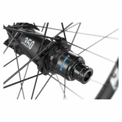 Dt-swiss Roues Complètes Dt Swiss 6 Dt-swiss Roues Complètes Dt Swiss -TRANSMISSIONS BIKELIFE Soldes 2023 dt swiss hx 1700 mullet 2