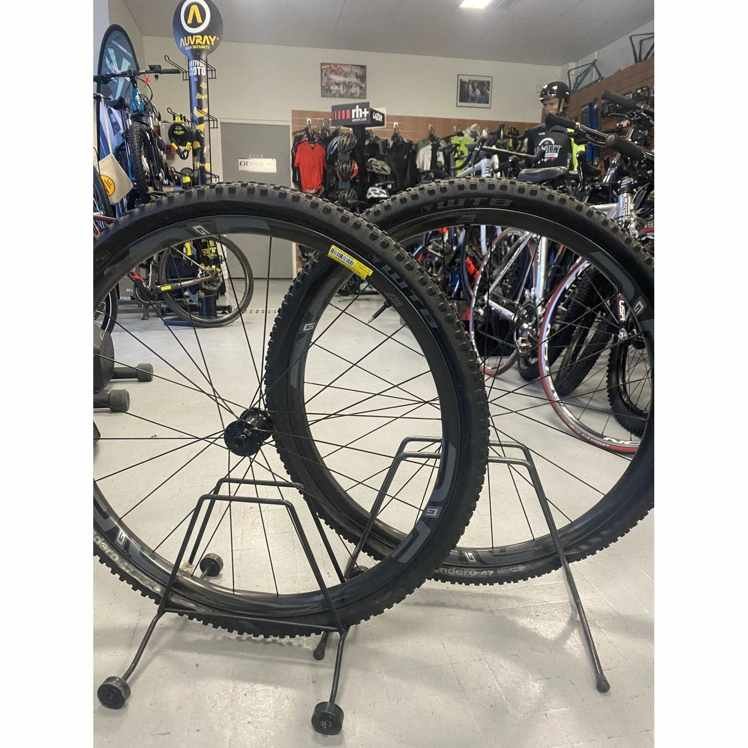 Roues Complètes Enve - 27.5'' Plus 1 Roues Complètes Enve - 27.5'' Plus