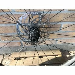 Race Face Roues Complètes - 29'' 8 Race Face Roues Complètes - 29'' -TRANSMISSIONS BIKELIFE Soldes 2023 roues 29 equipees avec pneus schwalbe tubeless 2