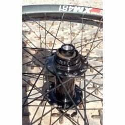 HUTCHINSON Roues Complètes - 27.5'' 10 HUTCHINSON Roues Complètes - 27.5'' -TRANSMISSIONS BIKELIFE Soldes 2023 roues dt swiss tune xm 4