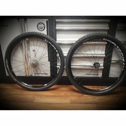 Dt-swiss Roues Complètes Dt Swiss - 29'' 10 Dt-swiss Roues Complètes Dt Swiss - 29'' -TRANSMISSIONS BIKELIFE Soldes 2023 roues roval 29 plus pneus plus disques plus cassette tbe 4